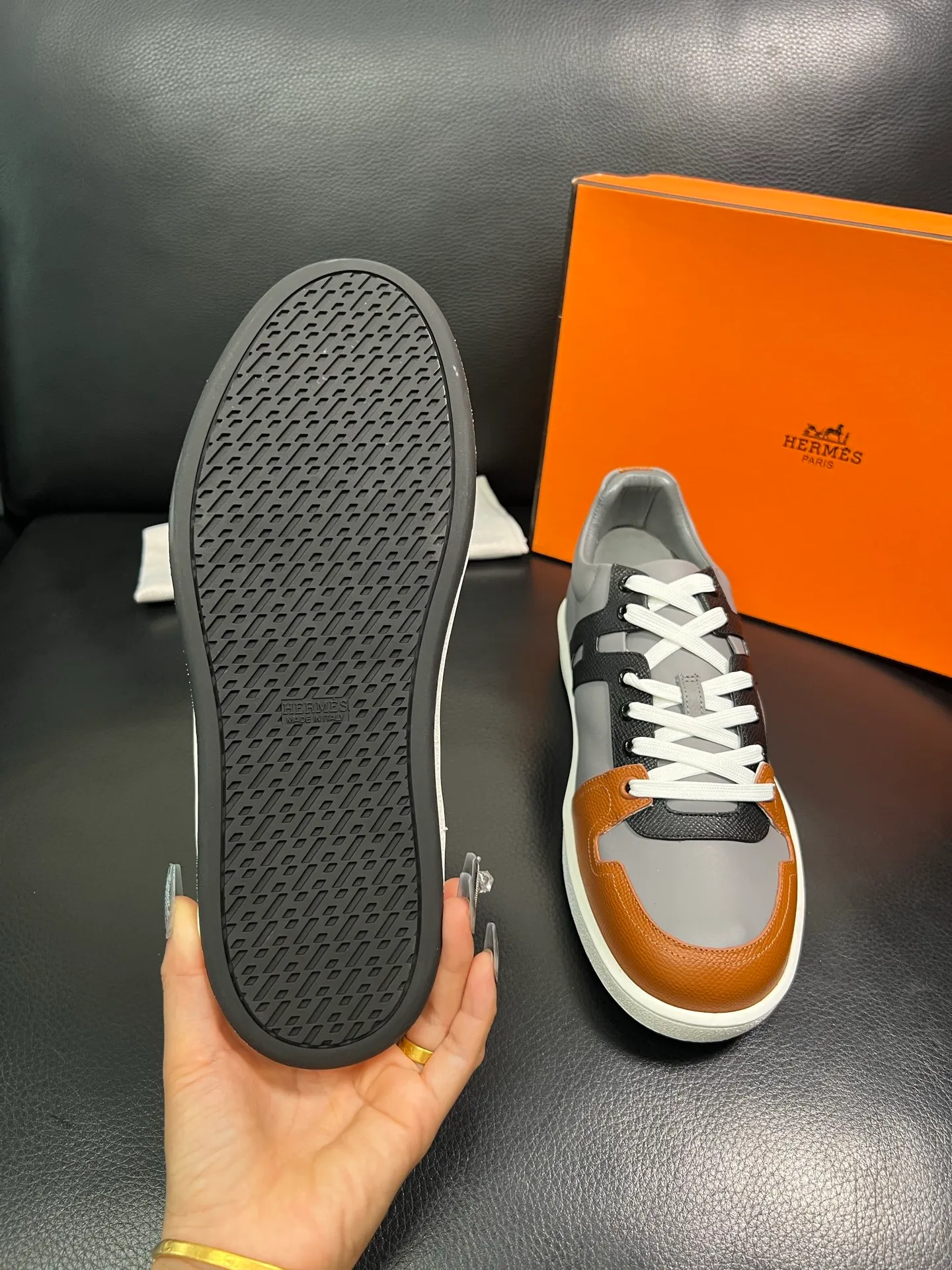 Men's shoes 💰700 Hermes Top Purchasing Agent Hermes counters are on sale at the same time with original factory configuration, original cowhide fabric imported from Italy, high-quality splicing technology, fully imported water-dyed cowhide lining, soles: original soles specially provided by the original factory are super comfortable, the original factory and single goods are of high quality, welcome to compare at the same time at the counter, code number 38-44 (customized 45 46) 85851